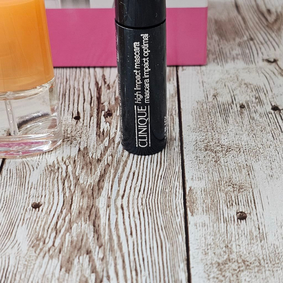 Clinique Beauty Set of 3 travel size - Picture 6 of 7